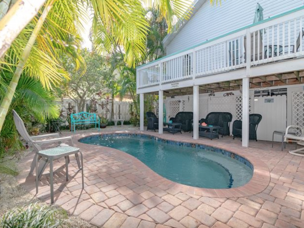 Newly remodeled 3 bed private pool Anna Maria Cottage STEPS TO THE BEACH!